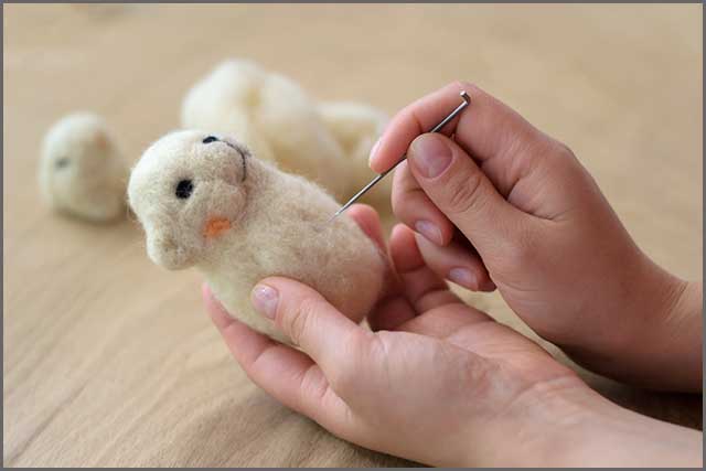 Making a toy from felt fabric